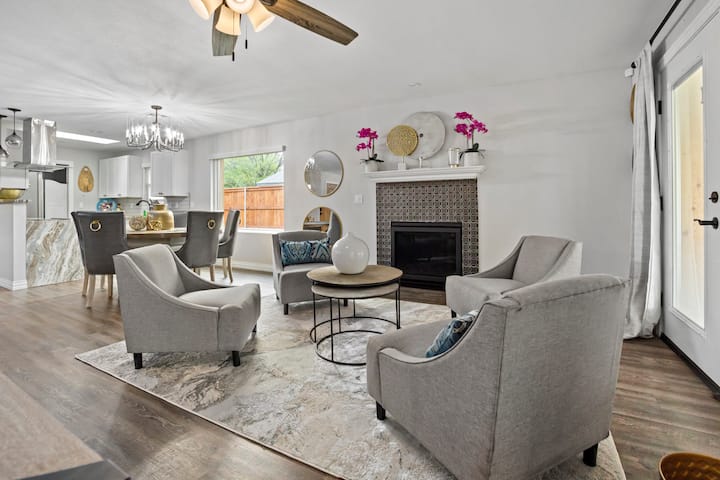 Lux Central Location, Hot Tub! - Grand Central Park, Grand Prairie