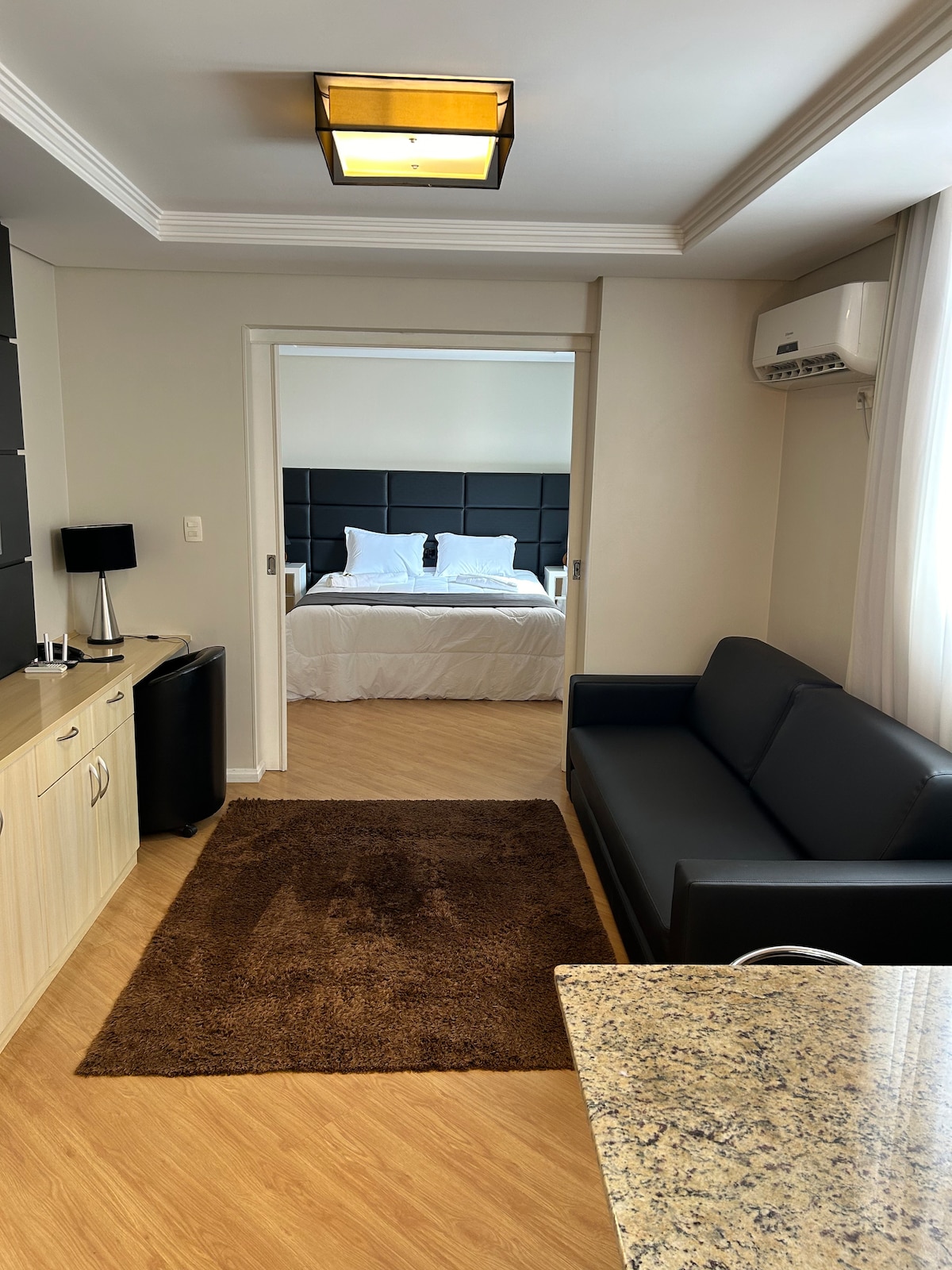 Top Airbnb: Beautiful apartment in Batel with garage em Batel