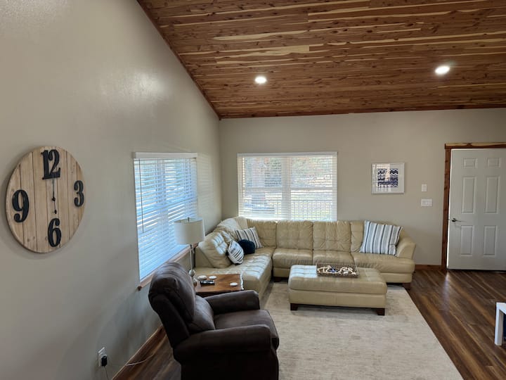 Cabin Life, Lake Moments—just 1 Mile From Marina! - Mountain Home, AR