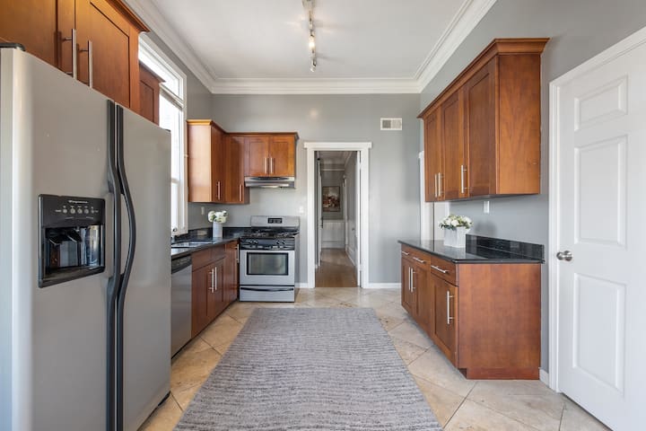 NOPA Home with beautiful view gallery image 5