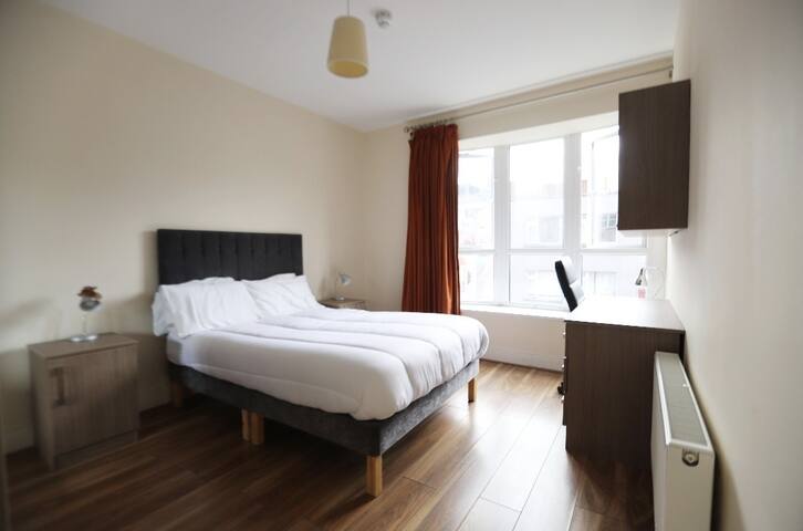 4 Bed 2 Bath City Centre gallery image 5