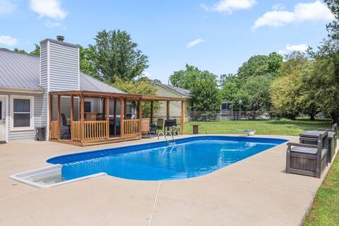 Race Day Retreat: Poolside Haven Near Nascar Track