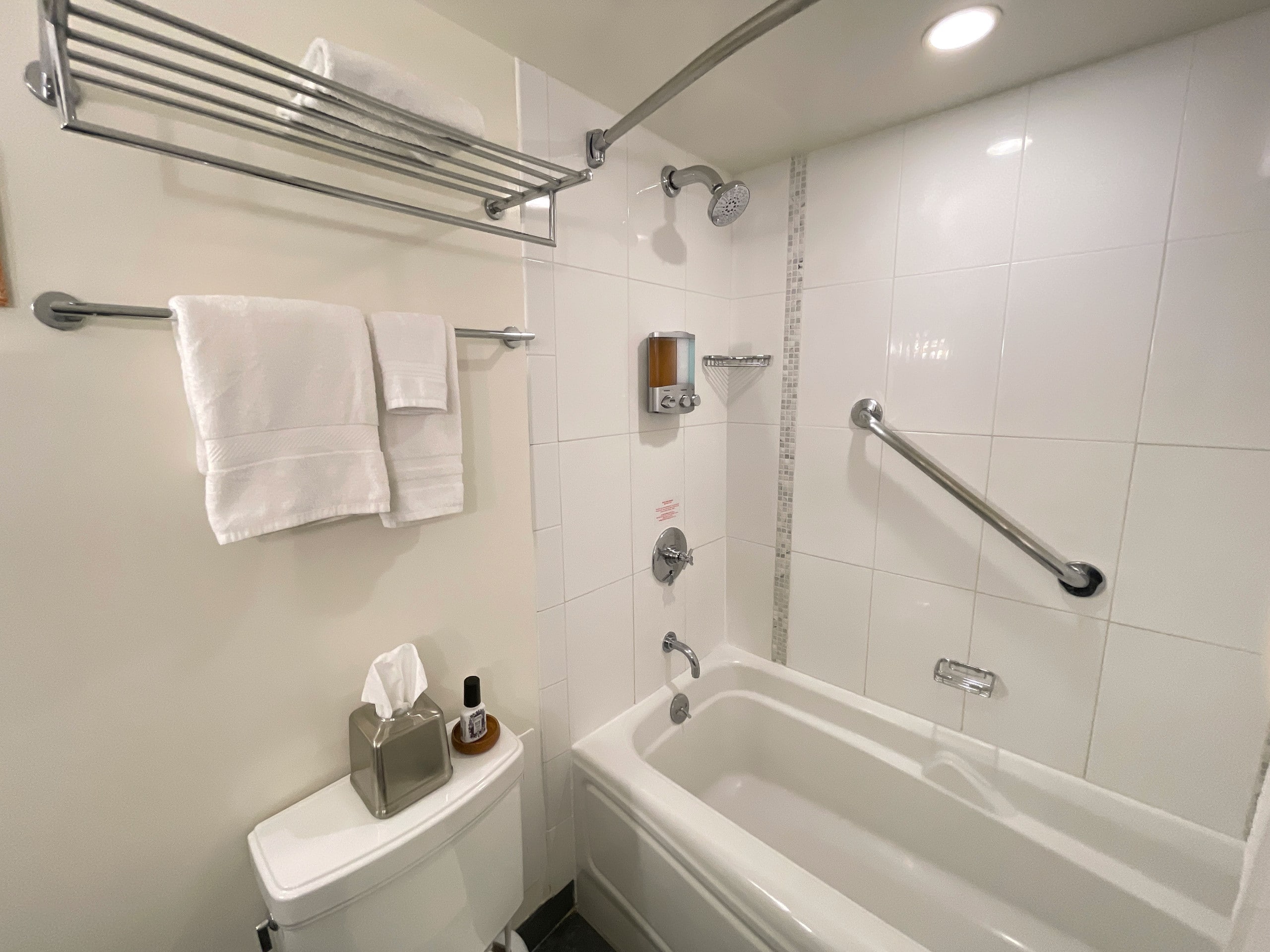 Hotel in Honolulu · ★4.7 · 1 bedroom · 2 beds · 1 private bath - Image 14
