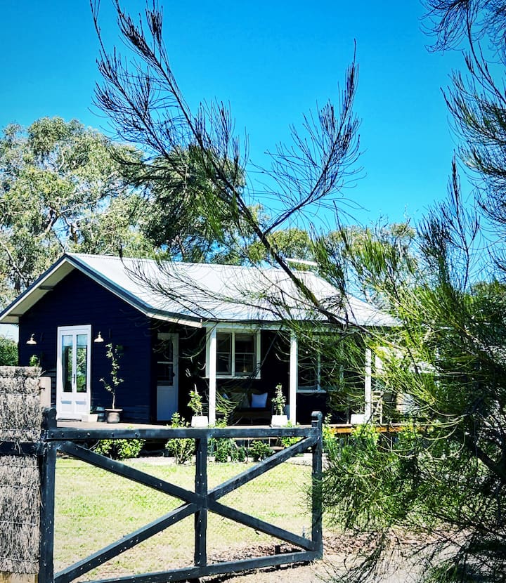 Applegarth Cottage Farmstay -  Hot tub in Jan!