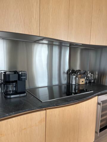 Luxurious Coal Harbour Condo gallery image 5