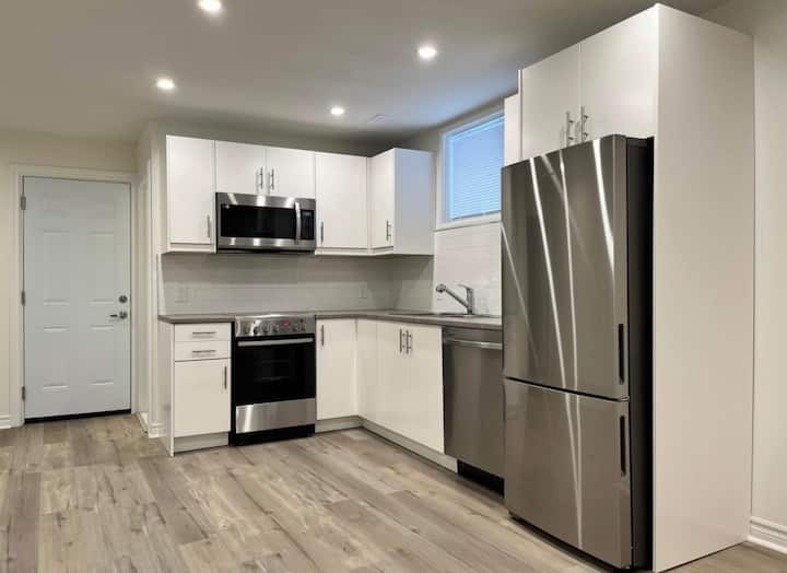1 Bed 1 Bath Lower Level In South Barrie - Barrie