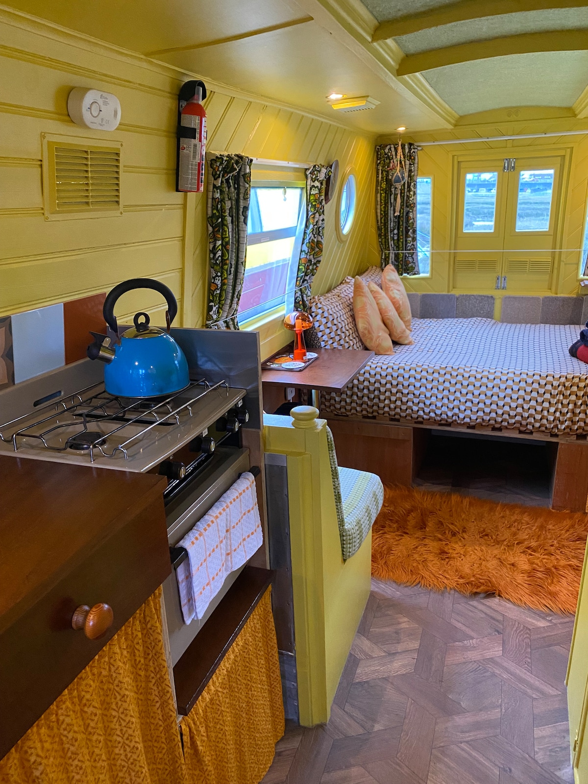 Top Airbnb: Jellybean- cutest mini houseboat retreat ever! en Lancing