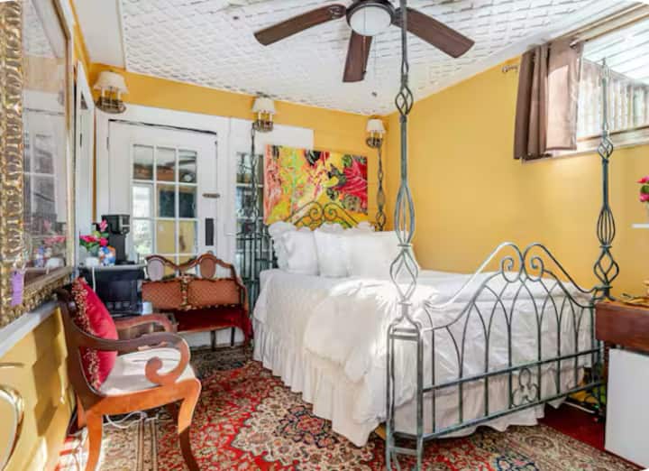 The Miss Rose Garden Suite - Savannah, GA