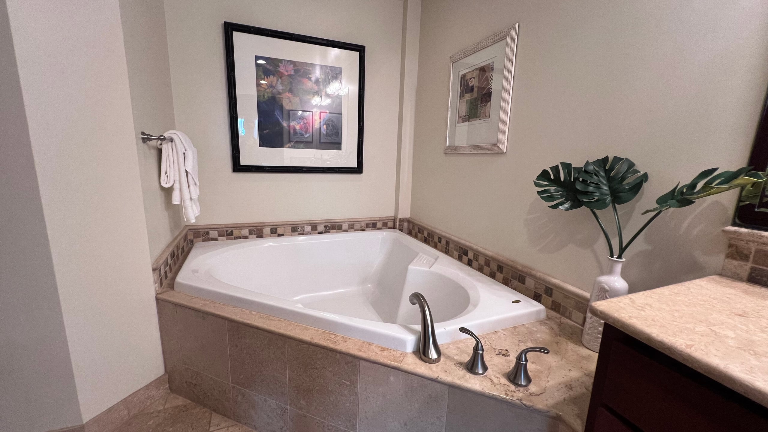 Condo in Kapaa · ★4.95 · 2 bedrooms · 4 beds · 3 private baths - Image 18