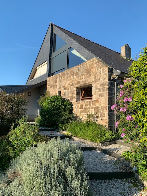 Family home, 5 bedrooms, close to beaches