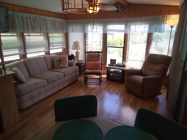 Canyon Lake, Tiny Comfy Home. - McAllen, TX