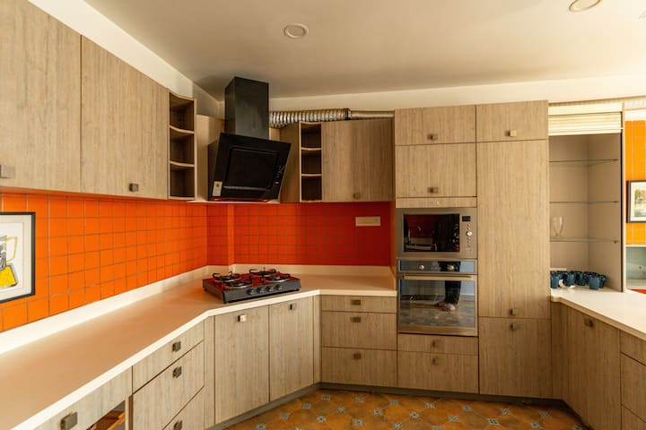 Full kitchen image 1