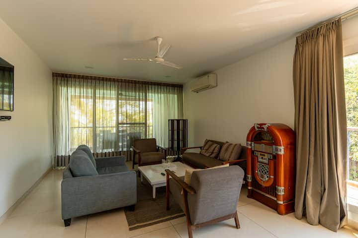 Living room image 2