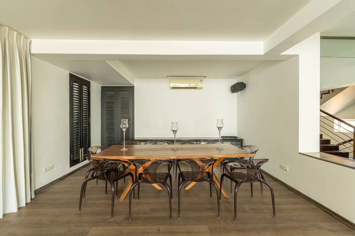 Dining area image 1