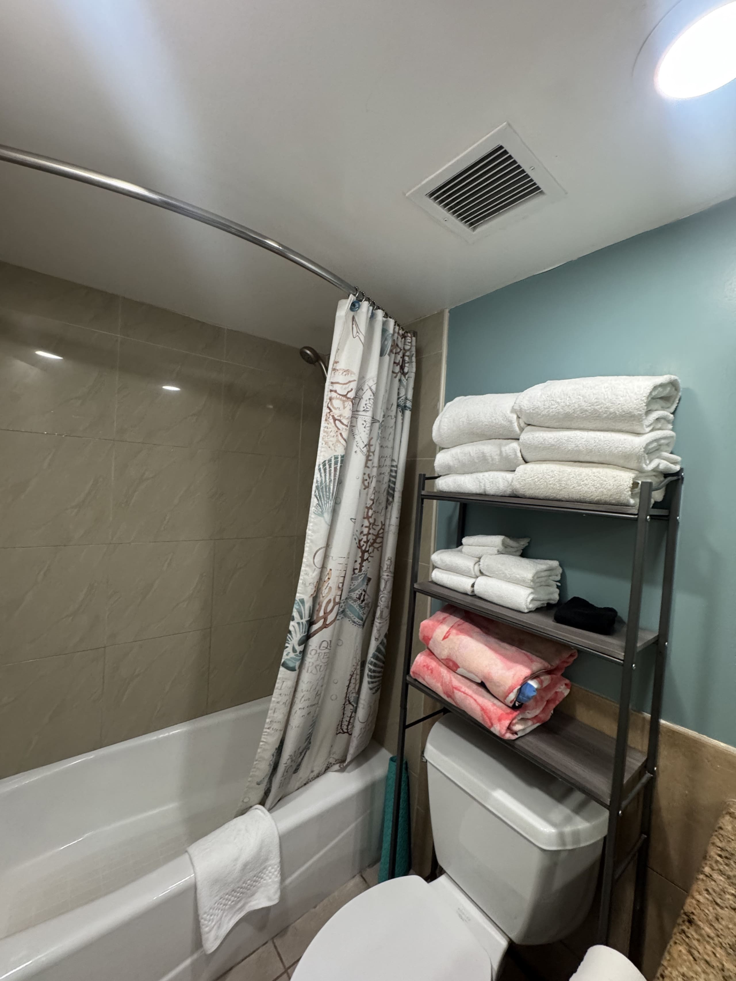 Hotel in Honolulu · ★4.9 · Studio · 2 beds · 1 private bath - Image 73