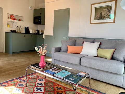 Popular Airbnb listing: Right in the center, quiet and terrace in Centre