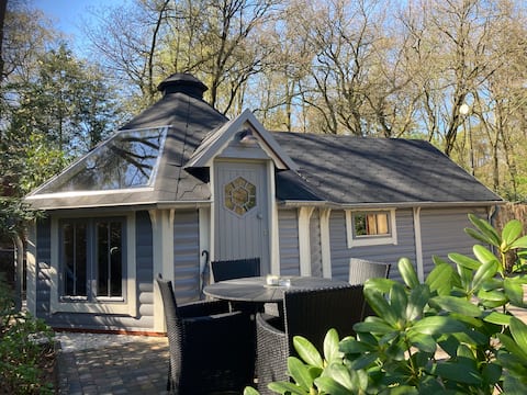 Luxury Finnish Kota with private bathroom on the Veluwe