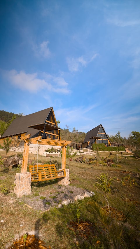 Alpine cabins with mountain views and Jacuzzi
