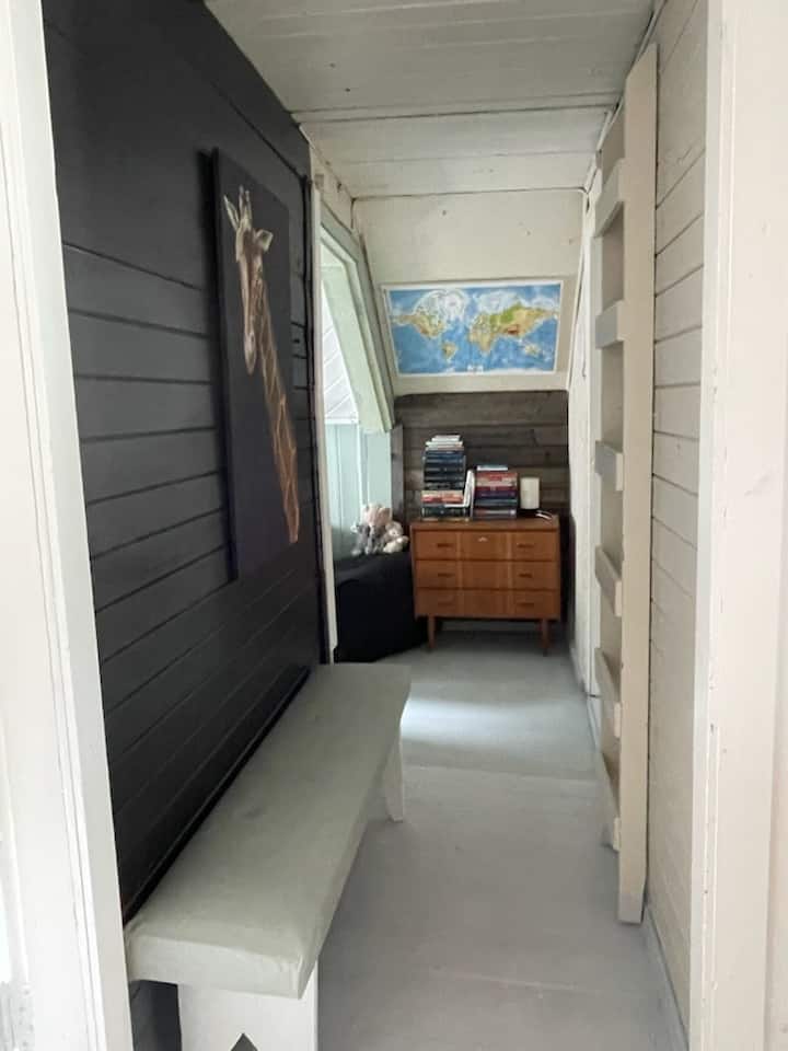 Loft走廊通往睡眠凹室。