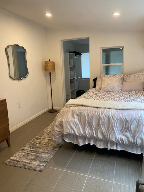 Studio for U- 2.8 miles to Beach