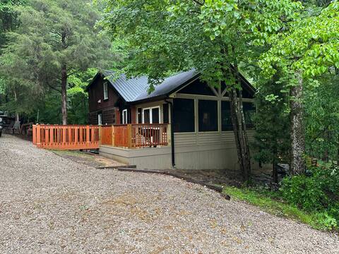 Barefoot Cabin, Patoka Lake - Hot Tub - Park Pass!