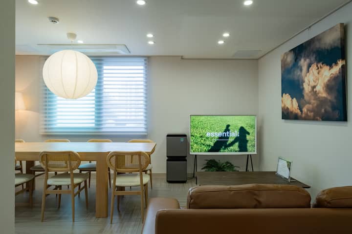 Entire House + Free Pick-up Service And Breakfast - Busan
