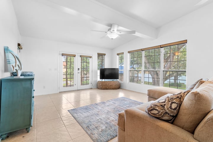 Uphill Cottage At The Arroyo - Santa Monica, TX