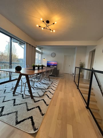 Beautiful Vancouver Special Home gallery image 2