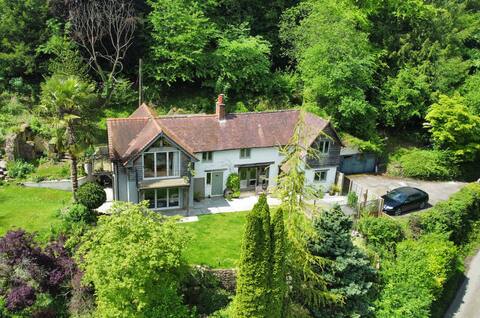 The Spinney; stunning, perfect location