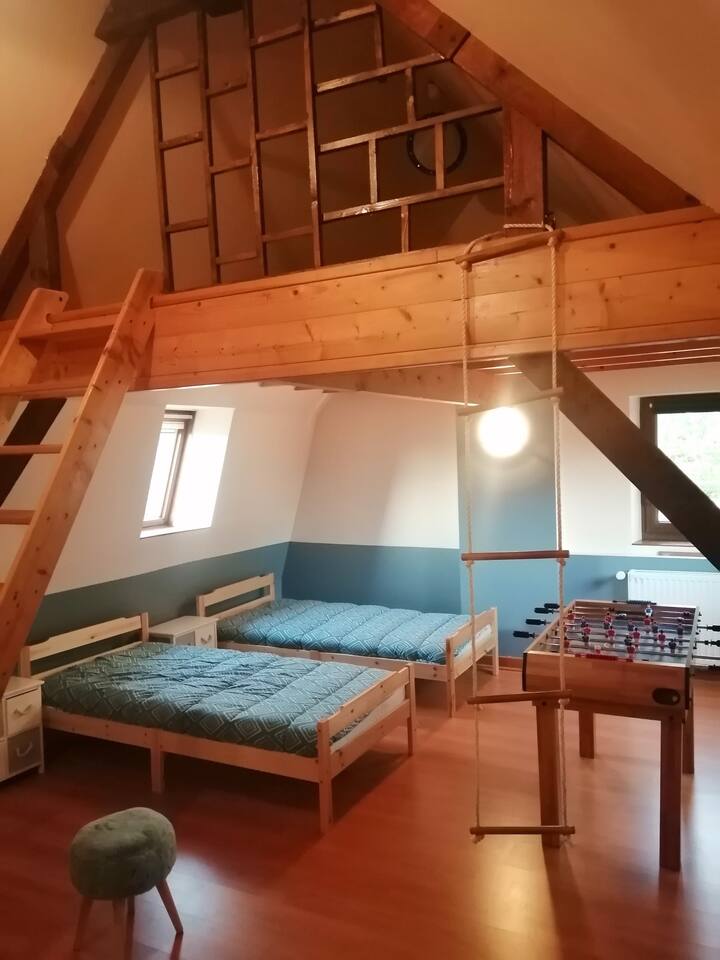 Chambres 2 lits simple, mezzaline 2 matelas doubles