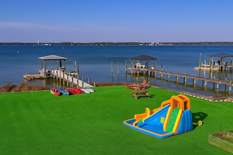 Kayak/Fish/Grill&Chill RiverFront Oasis w/Gameroom