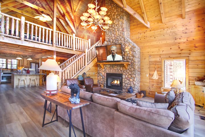 The Smoky Mountain Retreat: A 5-star Dream Escape - Gatlinburg, TN