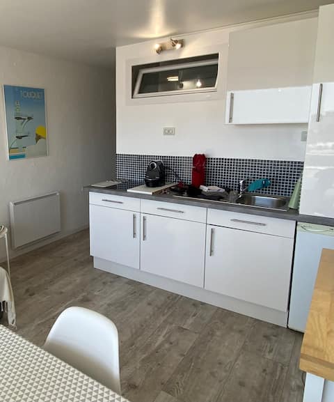 Successful Airbnb property: Super Studio Stella Beachfront 2 Hosts in Cucq