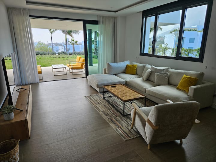 Elegant 3 Bedroom Home Next To Santa Clara Golf - Marbella