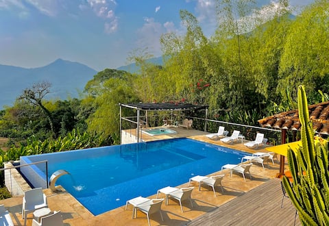 Outstanding FarmHouse & jacuzzi/pool near Medellin