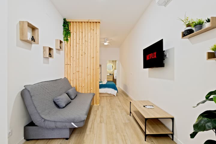 Rojo — Central Apt, Turia Park - Valencia