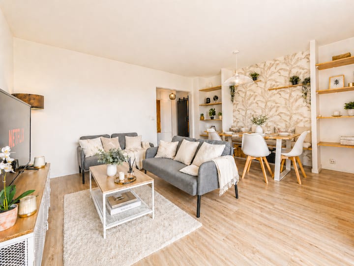 2 Chambres, Parking & Balcon - Moderne & Calme - Maurepas