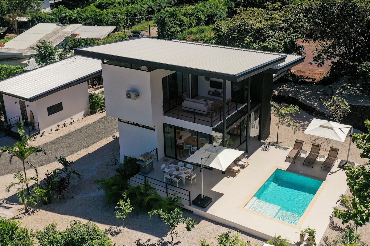 Beautiful Villa with Guesthouse