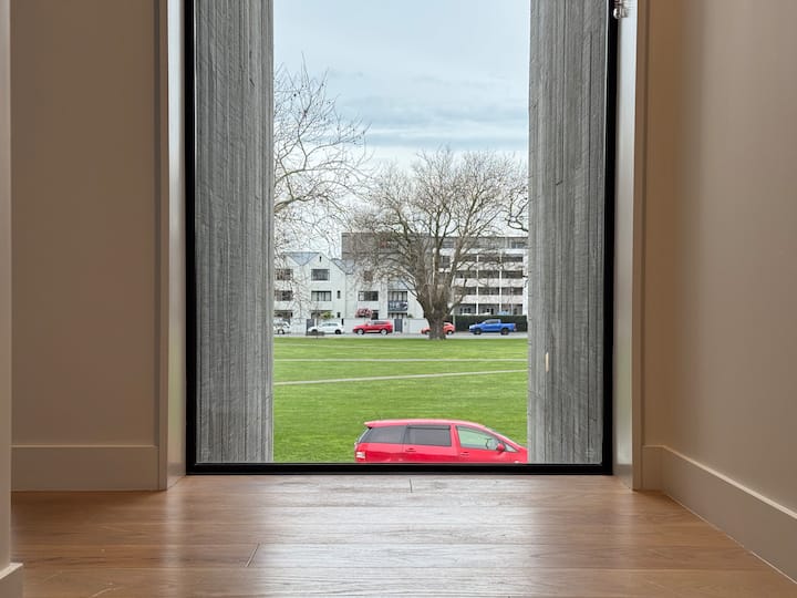Lux Achi-design Townhouse Park View In Latimer Sq - Nieuw-Zeeland