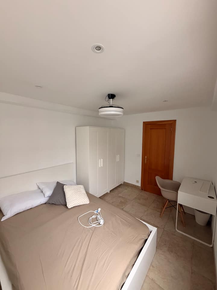 Cozy Minimal Room Near Alicante Center - Alicante