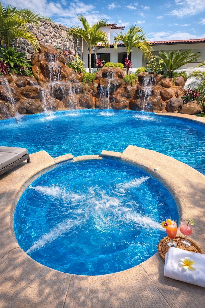 Private Villa | Heated Pool + Jacuzzi