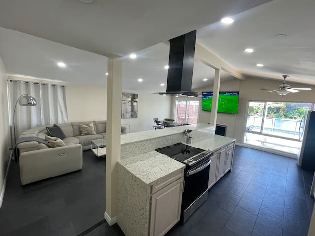 Entire home, Pool, Free Parking, BBQ, Pets allowed gallery image 2