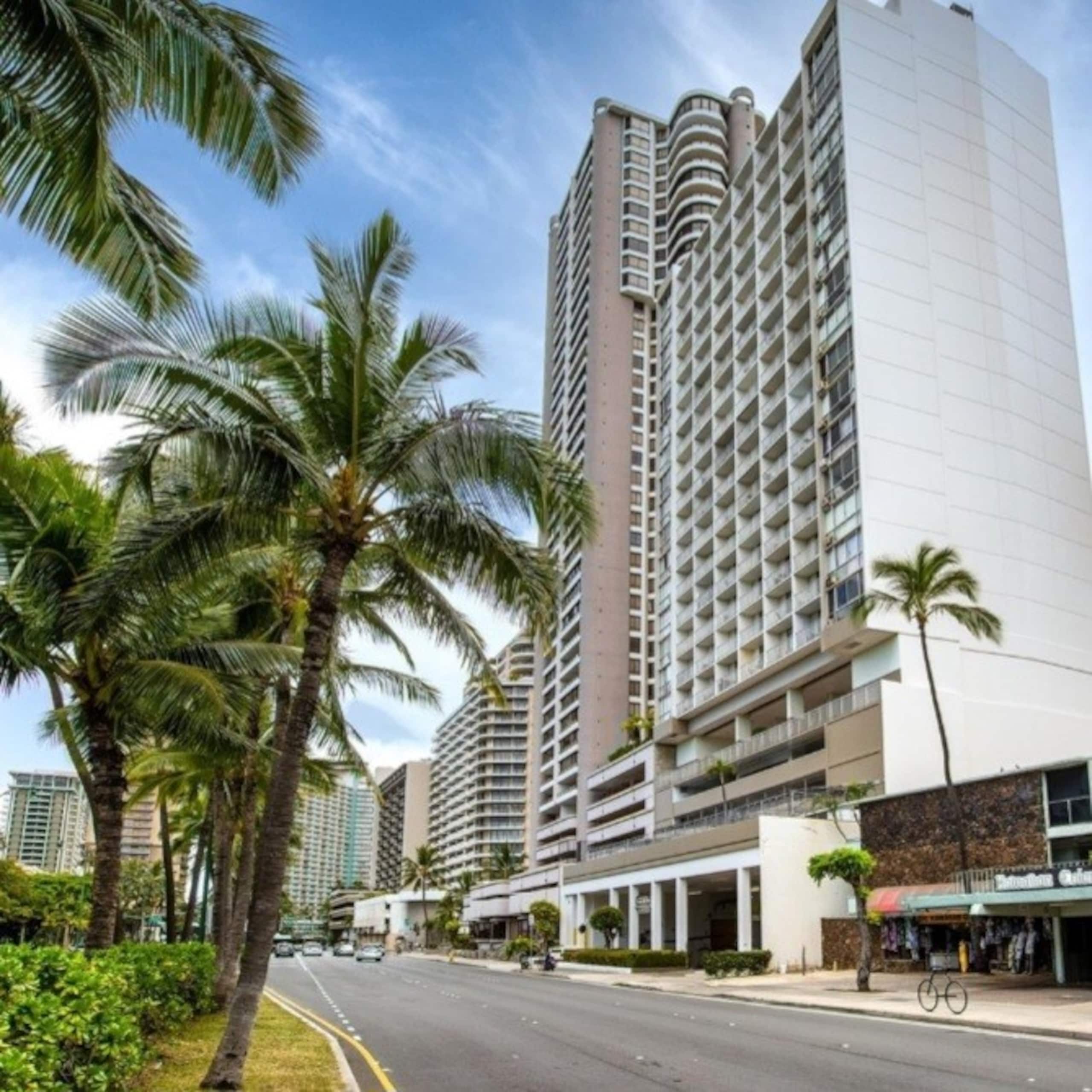 Condo in Honolulu · ★4.93 · Studio · 1 bed · 1 private bath - Image 20