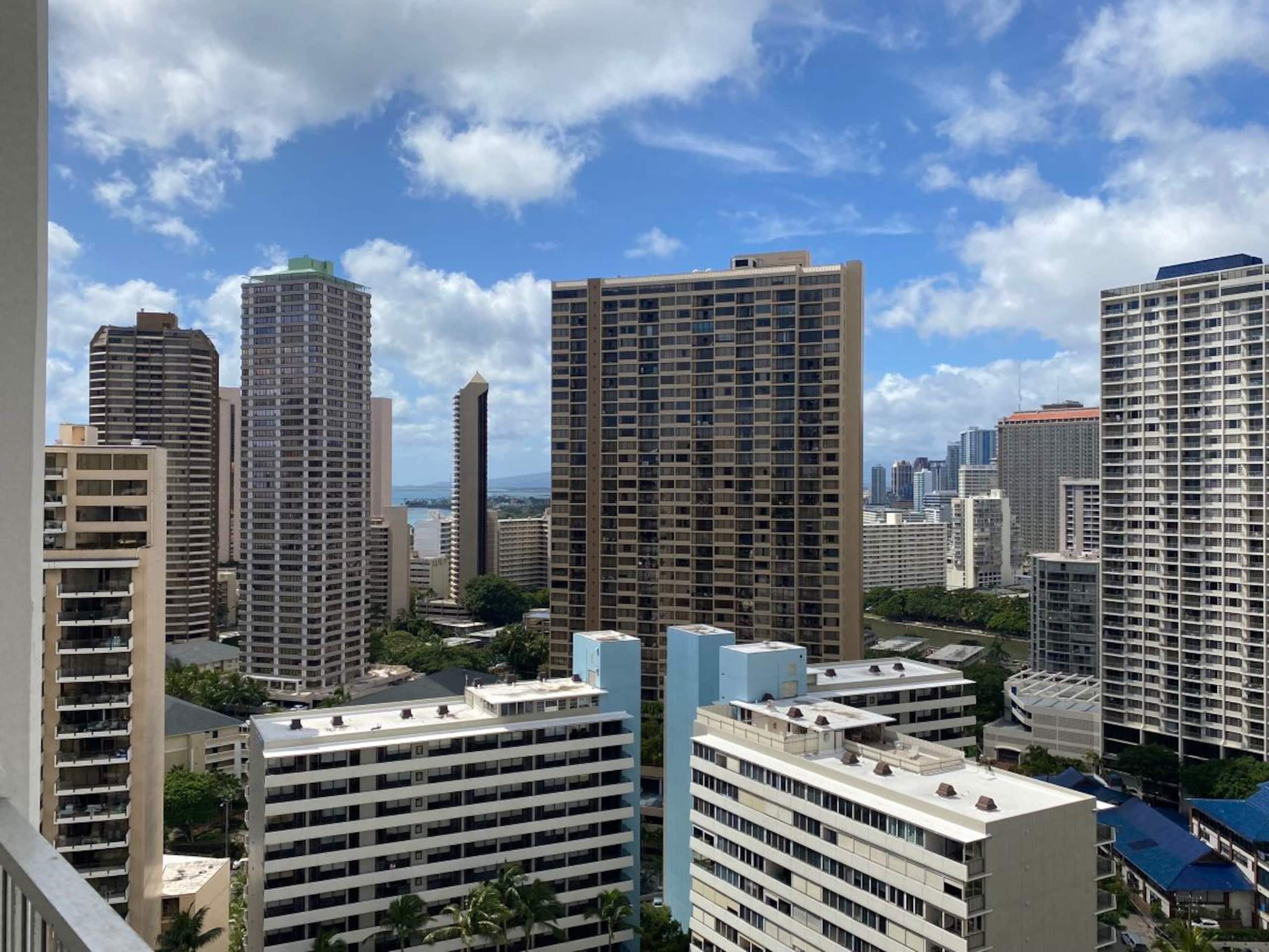 Condo in Honolulu · ★4.93 · Studio · 1 bed · 1 private bath - Image 21