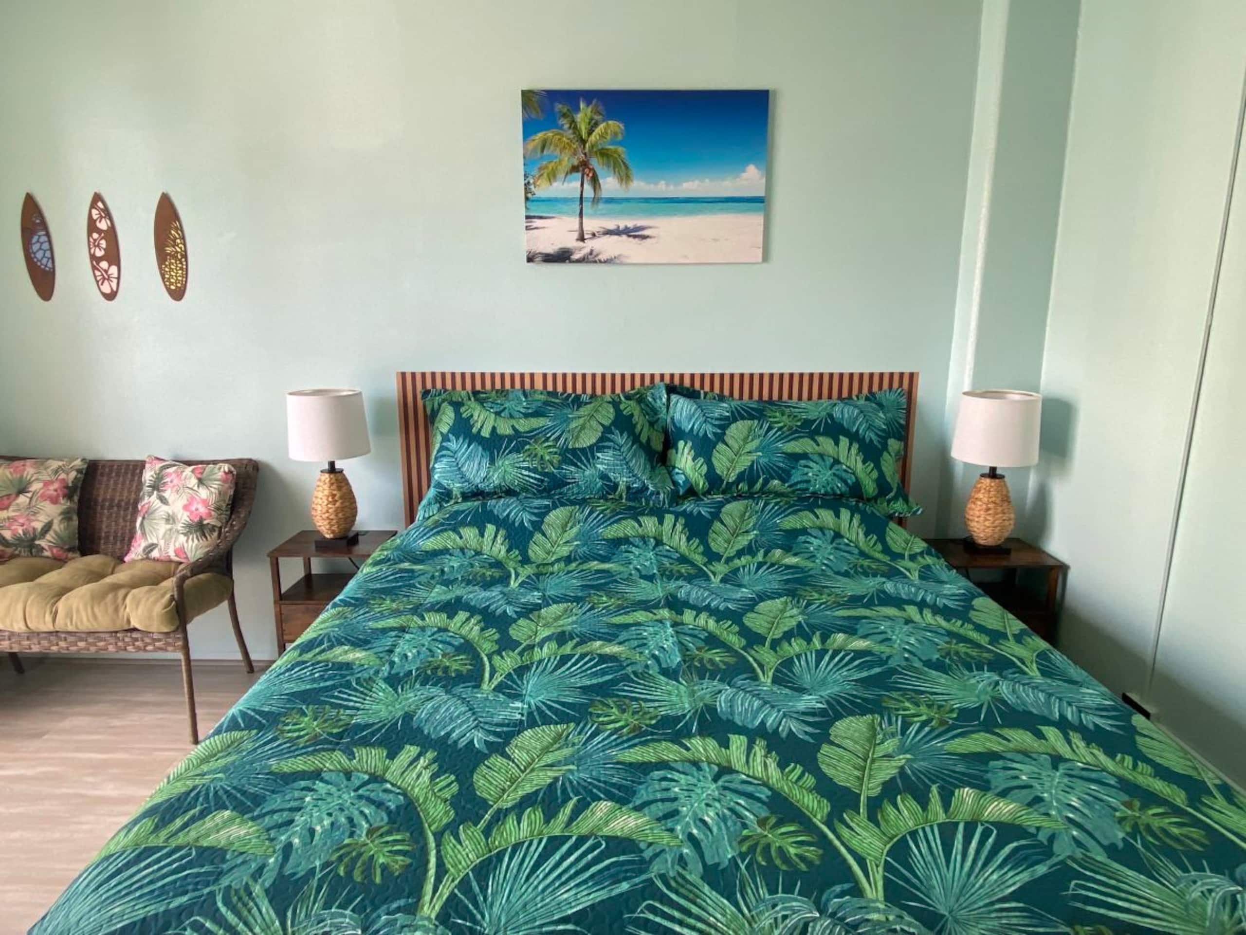 Condo in Honolulu · ★4.93 · Studio · 1 bed · 1 private bath - Image 7