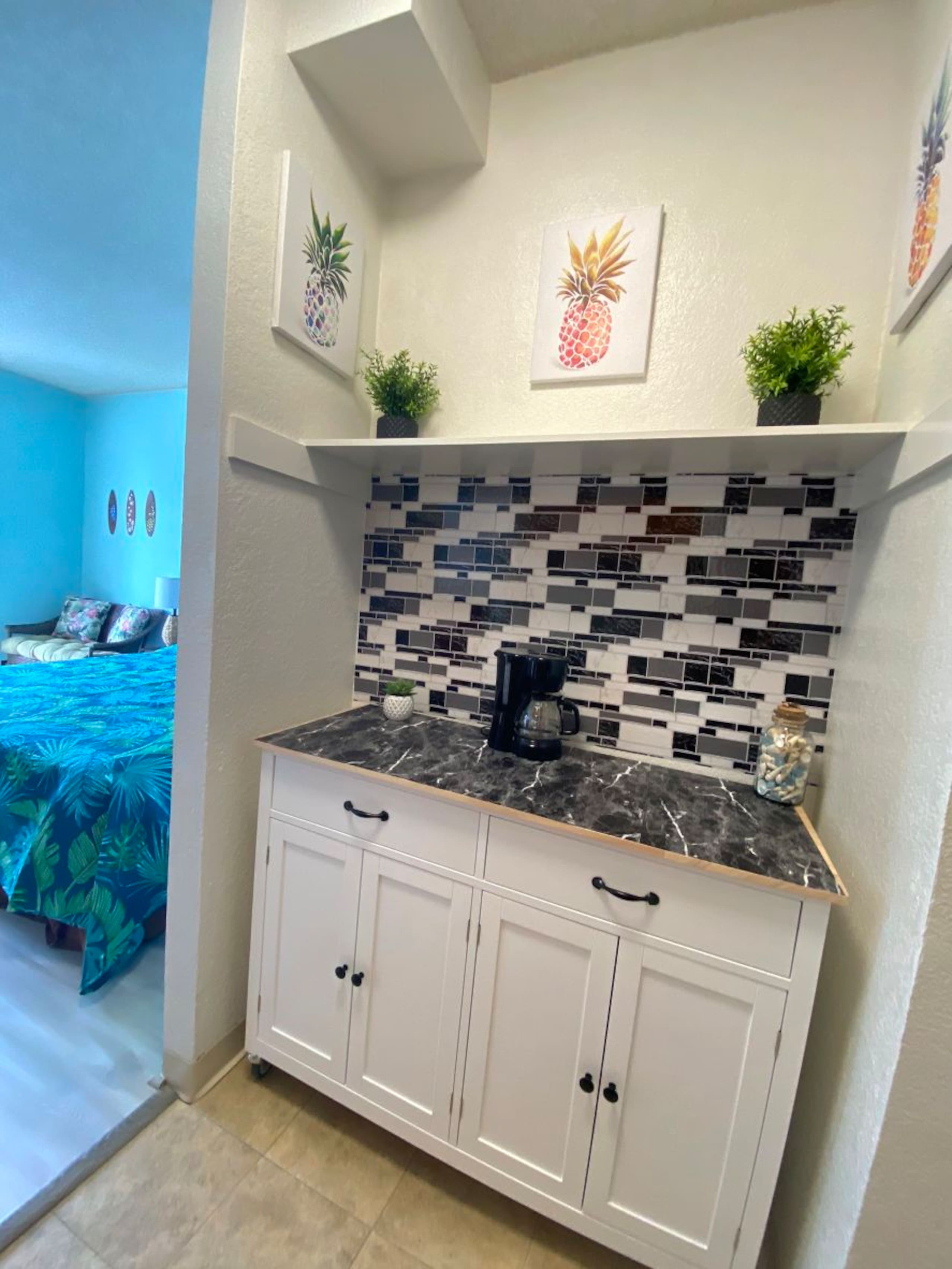 Condo in Honolulu · ★4.93 · Studio · 1 bed · 1 private bath - Image 9