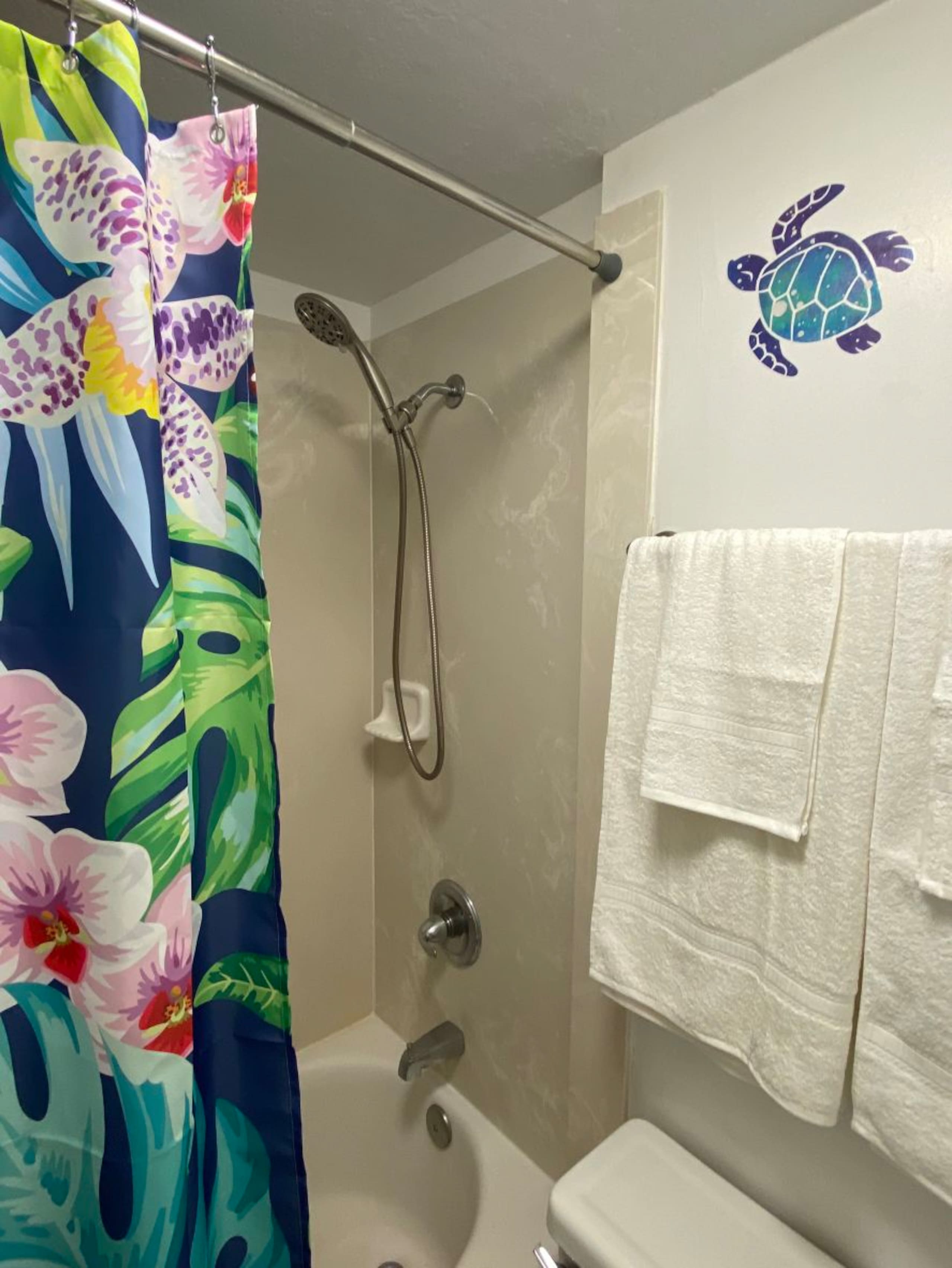 Condo in Honolulu · ★4.93 · Studio · 1 bed · 1 private bath - Image 15