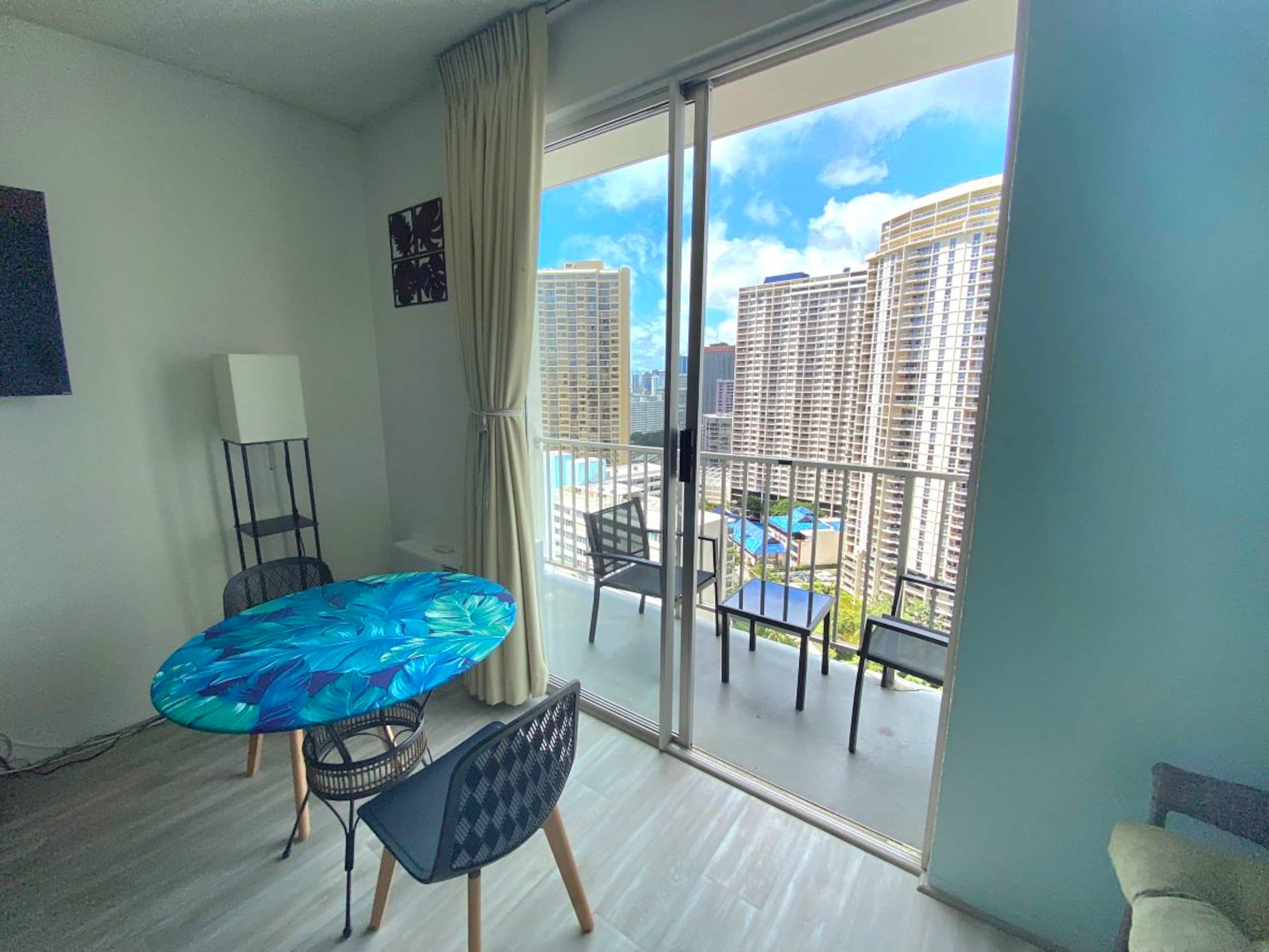 Condo in Honolulu · ★4.93 · Studio · 1 bed · 1 private bath - Image 10