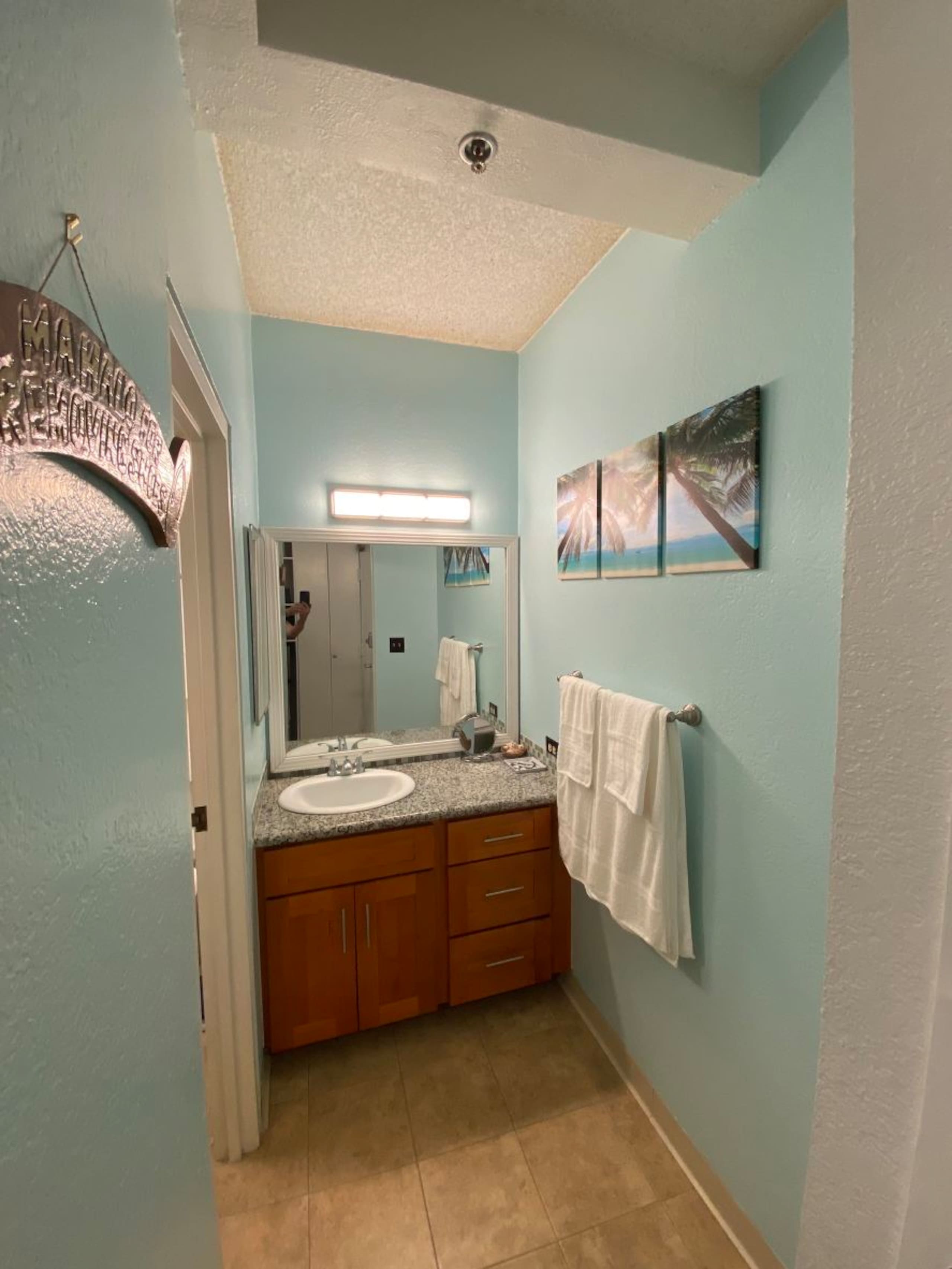 Condo in Honolulu · ★4.93 · Studio · 1 bed · 1 private bath - Image 14