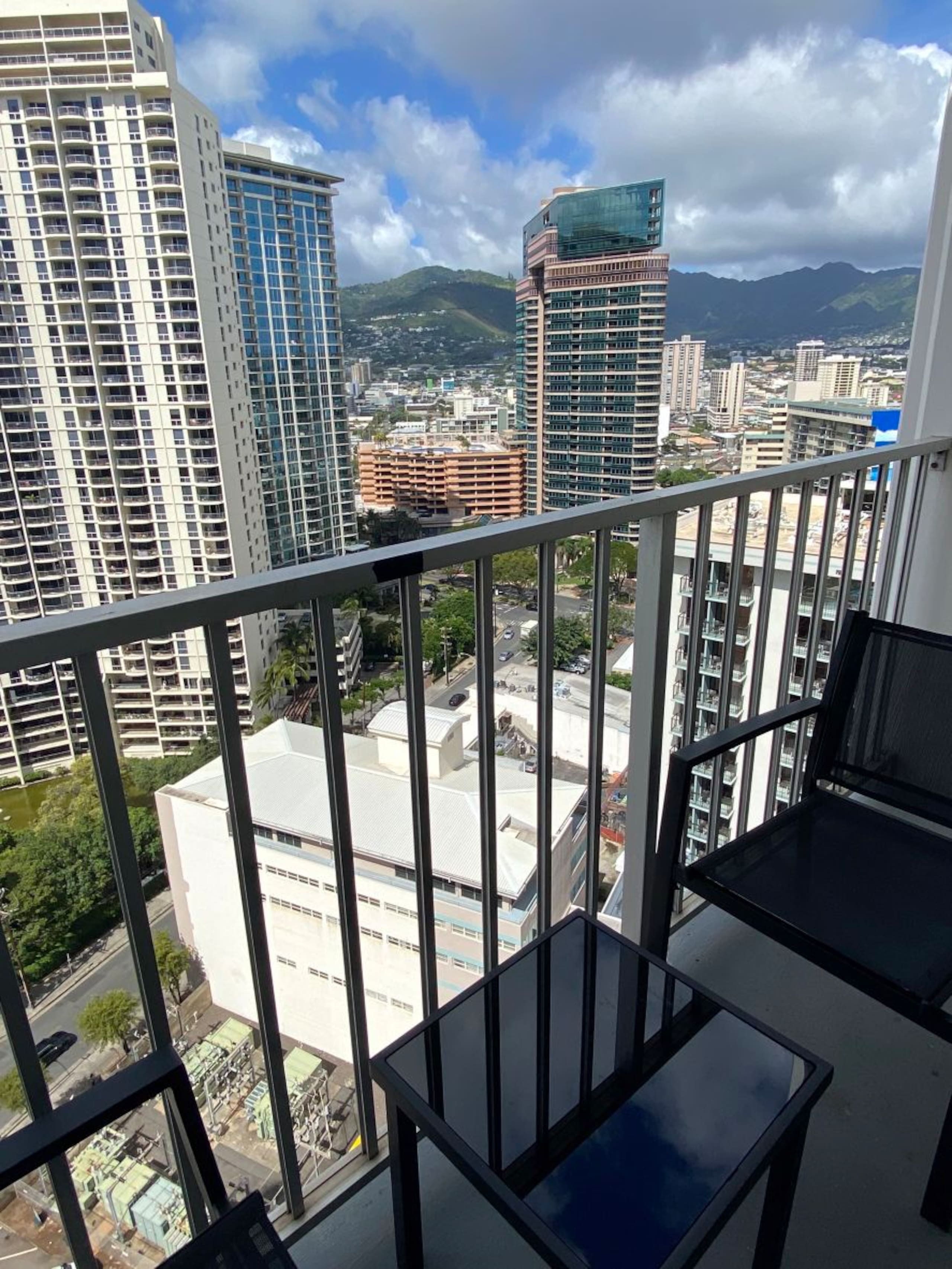 Condo in Honolulu · ★4.93 · Studio · 1 bed · 1 private bath - Image 4